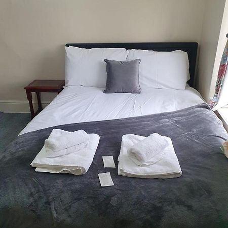 House In The Heart Of Valleys Apartamento Ebbw Vale Exterior foto