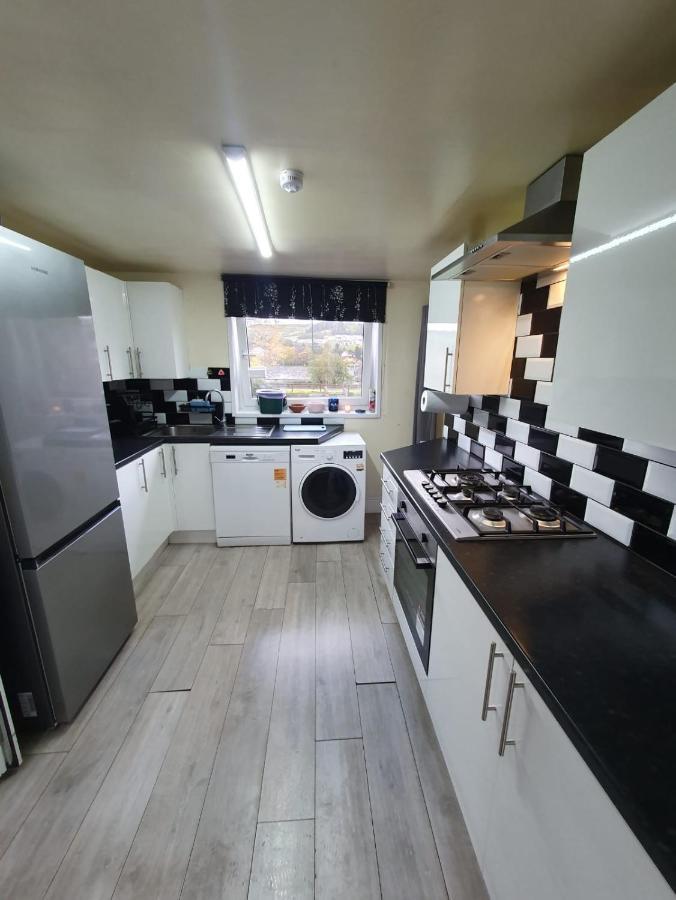 House In The Heart Of Valleys Apartamento Ebbw Vale Exterior foto