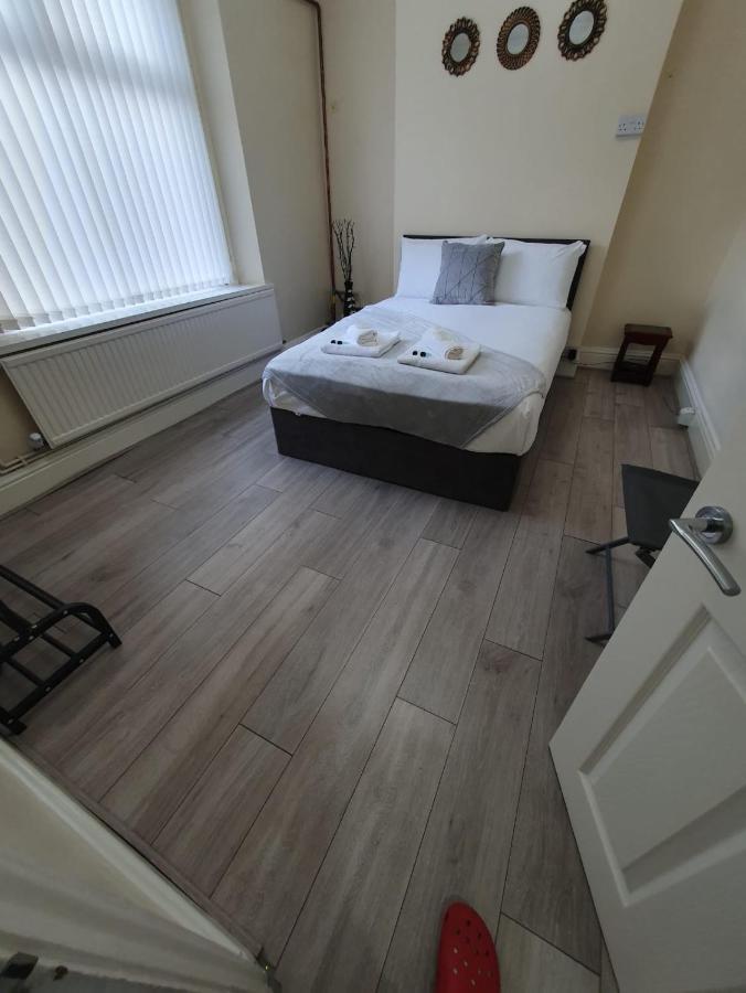 House In The Heart Of Valleys Apartamento Ebbw Vale Exterior foto