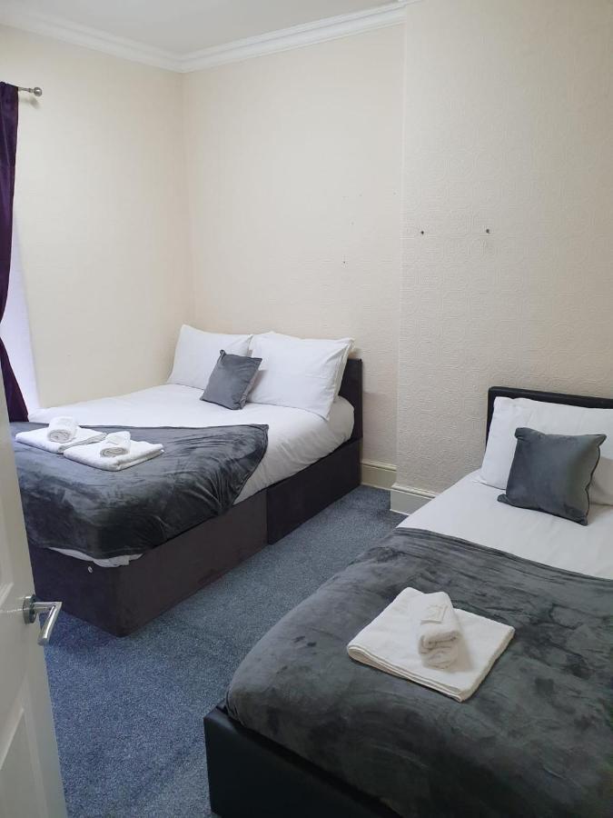 House In The Heart Of Valleys Apartamento Ebbw Vale Exterior foto