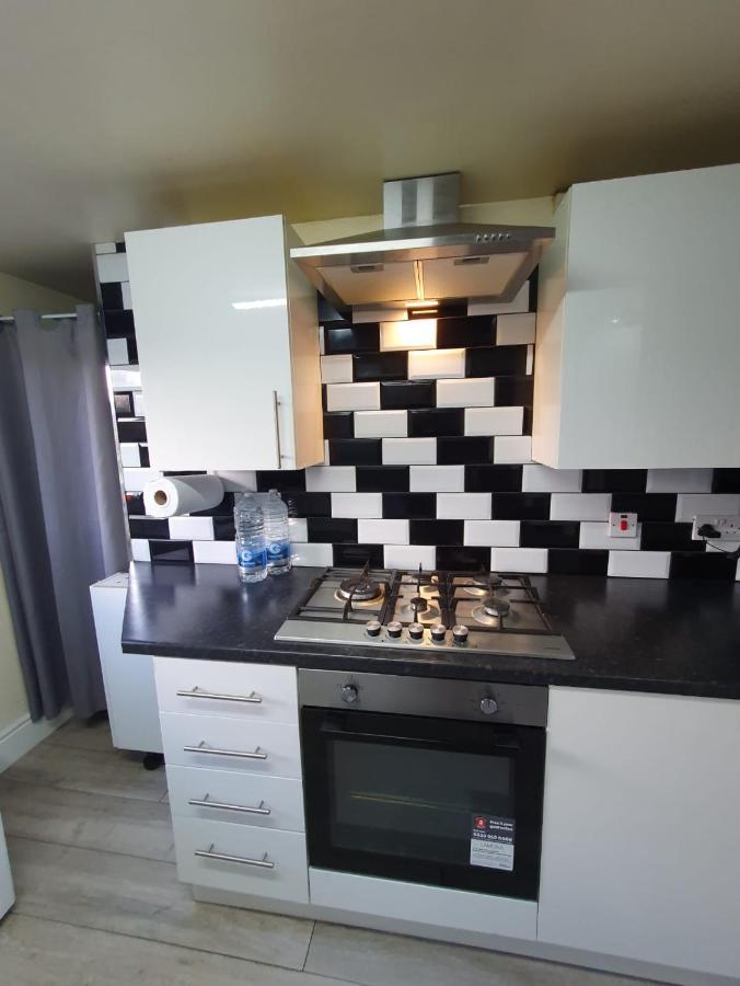 House In The Heart Of Valleys Apartamento Ebbw Vale Exterior foto