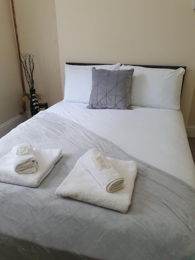 House In The Heart Of Valleys Apartamento Ebbw Vale Exterior foto