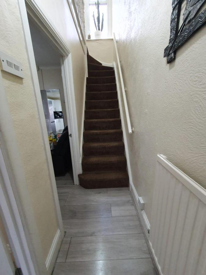 House In The Heart Of Valleys Apartamento Ebbw Vale Exterior foto