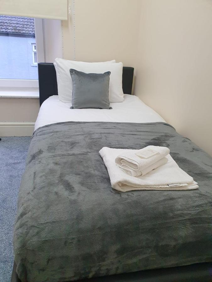 House In The Heart Of Valleys Apartamento Ebbw Vale Exterior foto