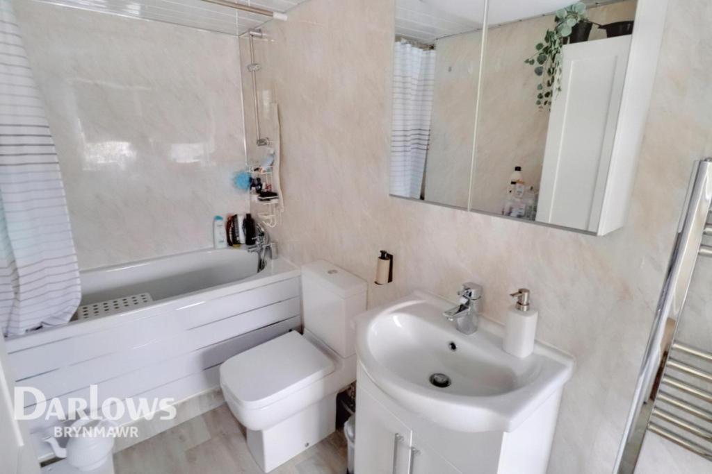 House In The Heart Of Valleys Apartamento Ebbw Vale Exterior foto